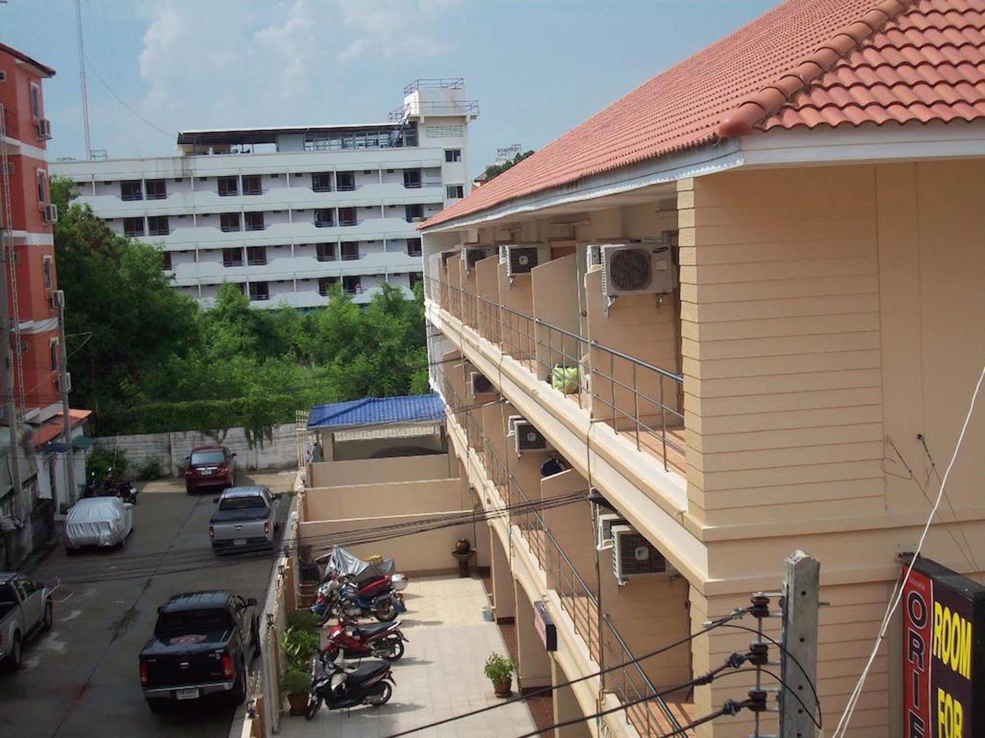 Orient House Hostel Pattaya Exterior photo